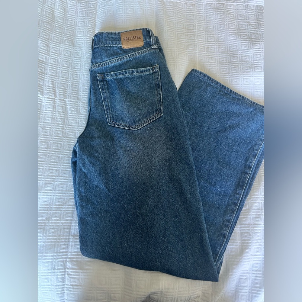 Hollister Women's Ultra High Rise Baggy Jeans - Picture 5 of 8
